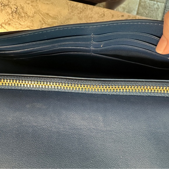 Coach Hayden - Picture 5 of 13